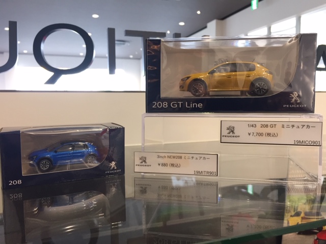 NEW208のミニカー登場