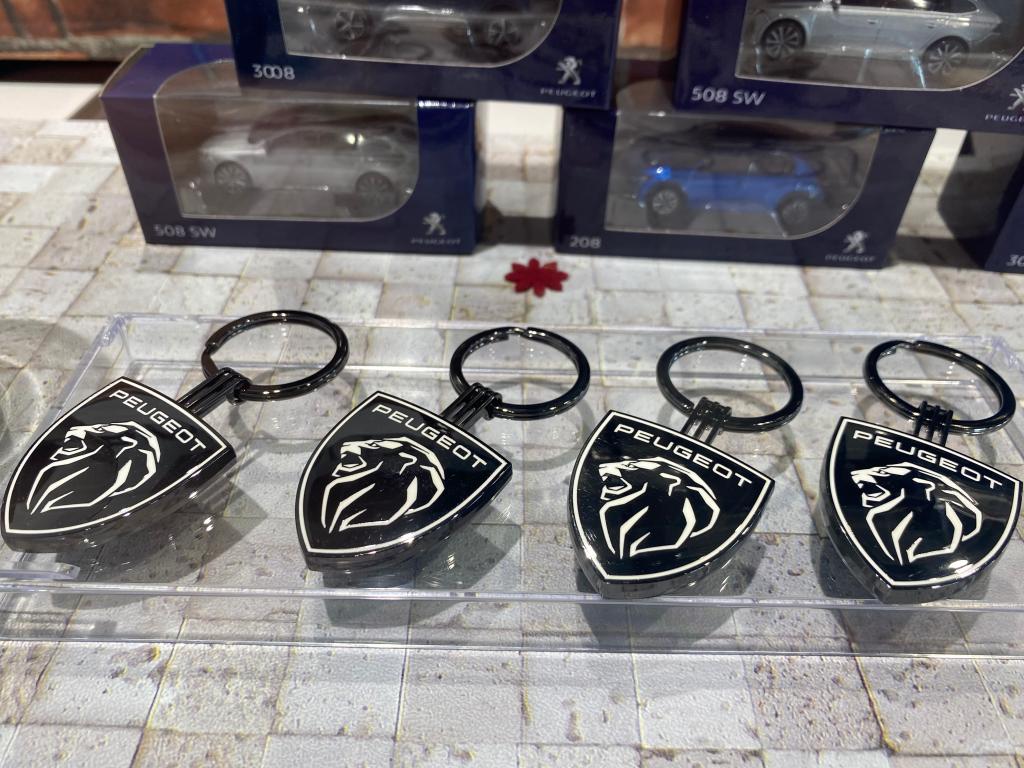 NEW PEUGEOT KEYRING入荷しました！