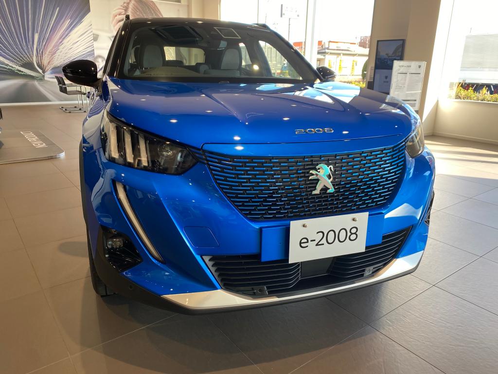 ショールームに電気自動車展示しております☆